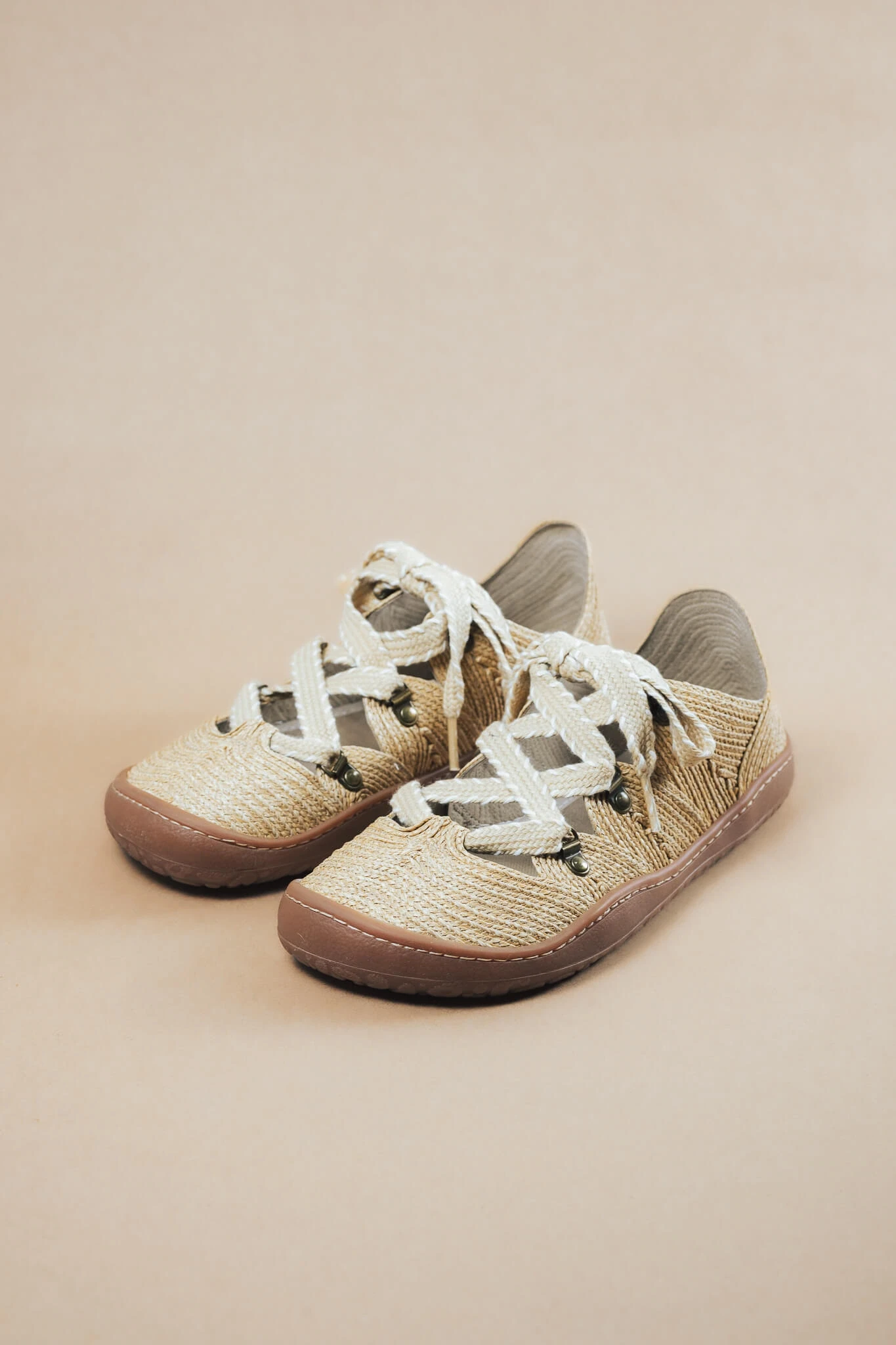 Босоногие сандалии Sambas the bambas Hummus — бежевые